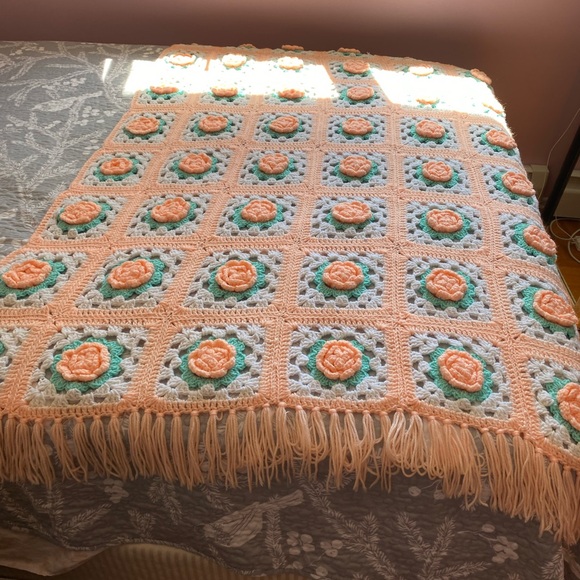 Vintage Other - Vintage Handmade 3D Floral Crochet Blanket